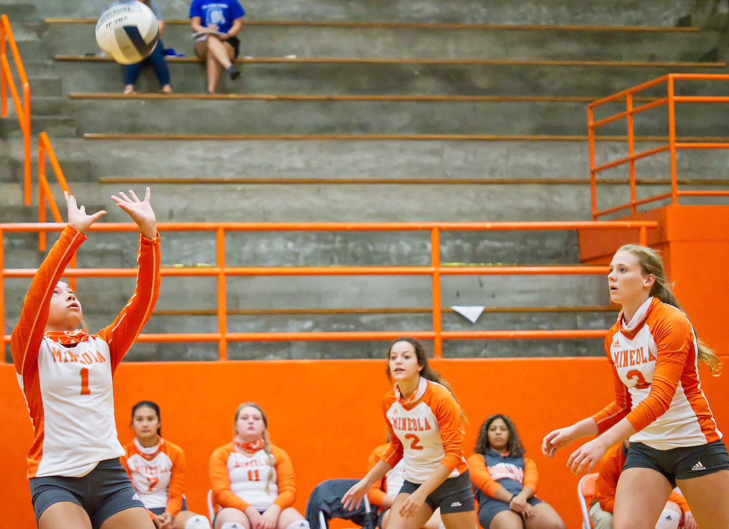 Madison Bloodworth (1) sets the ball for Mineola as Kozbie Riley (2) and Mylee Fischer prepare for the attack.